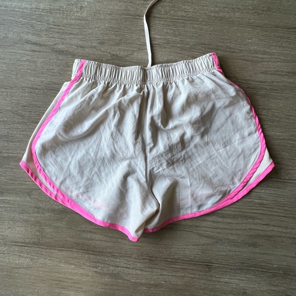 Nike woman’s running workout shorts - Picture 5 of 8